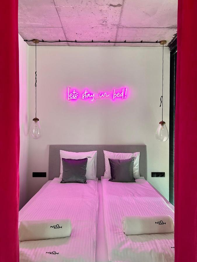 Hotel apartamentowy Neon *
