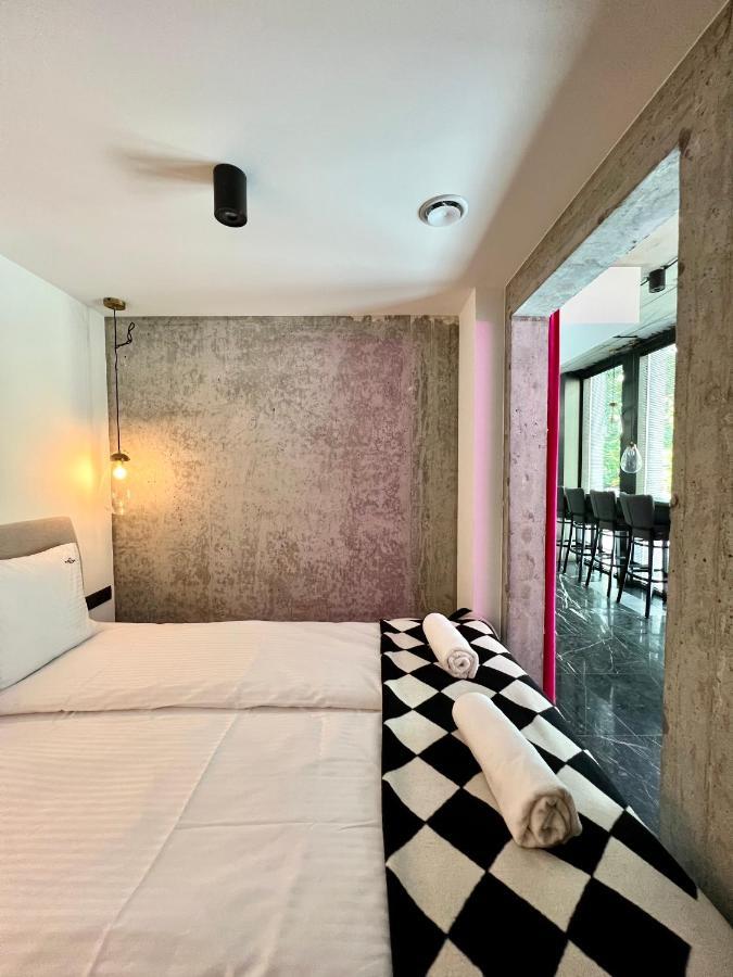 Neon Hotel apartamentowy *