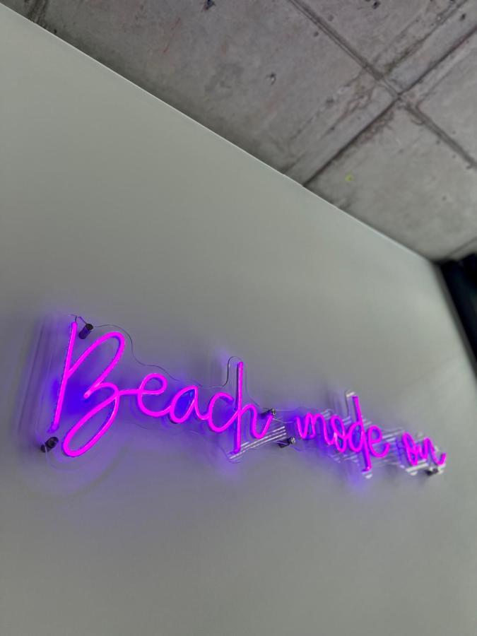 Neon *